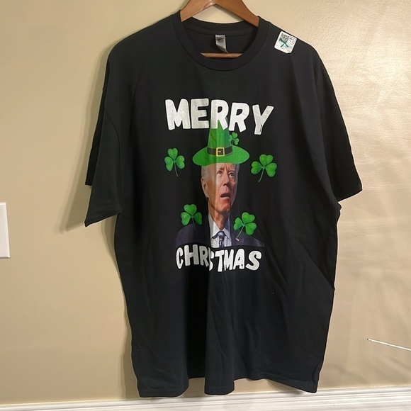 Gildan Joe Biden St. Patrick’s Merry Christmas Graphic Screen T-Shirt Black 2XL - Picture 2 of 5